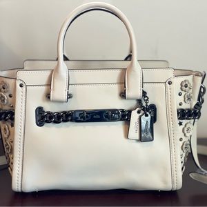 Original Coach woman’s handbag , nice stile and brand new